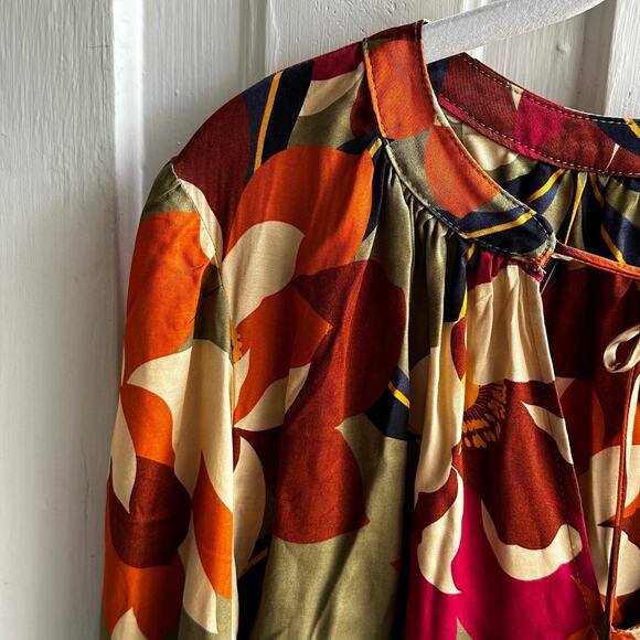 Velvet by Graham & Spencer Isra Printed V-Neck Blouse - Picture 4 of 8